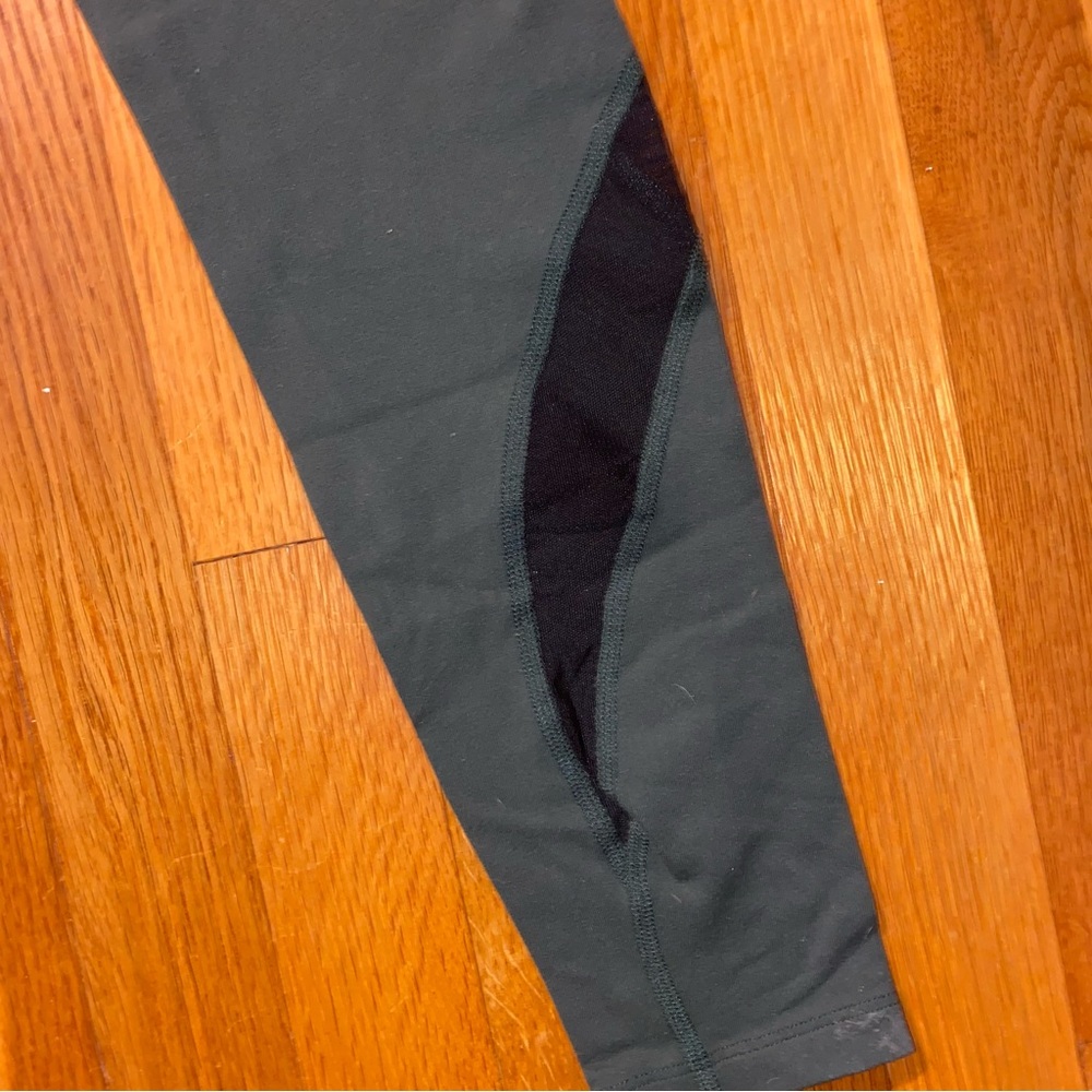 Mesh beyond yoga leggings - Picture 2 of 4